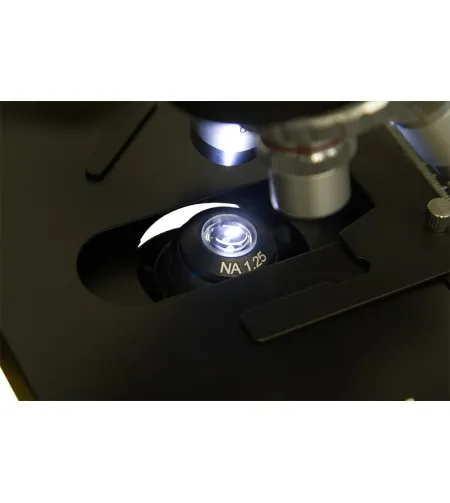 Levenhuk  D740T 5.1M skaitmeninis trinoklinis mikroskopas