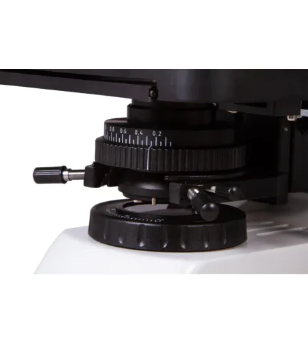 Levenhuk MED D30T LCD Skaitmeninis trinokulinis mikroskopas