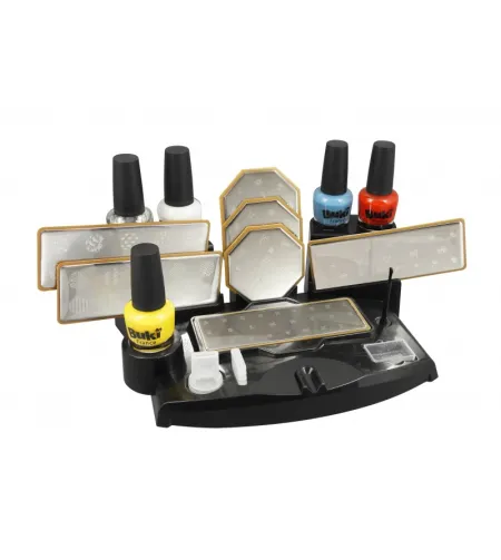 Profesionalus studijinis nagų štampavimas Buki