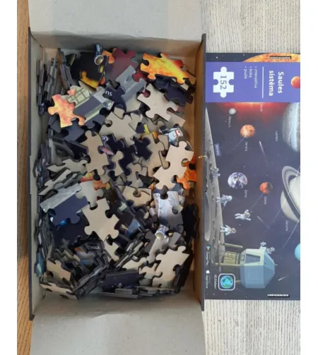 Saulės sistema. Interaktyvi medinė dėlionė latvių kalba